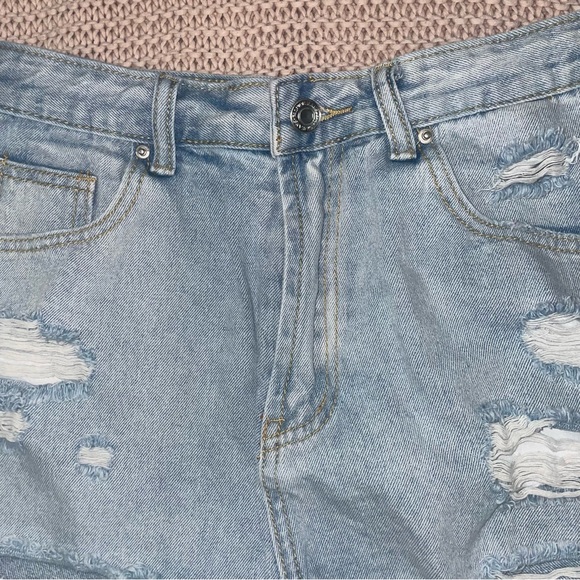 Distressed Jean Short Shorts Never Worn - Picture 7 of 8